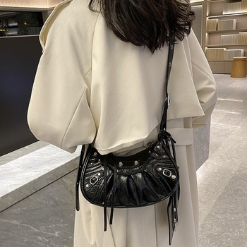 Damentasche 8819 Crossbody Lack schwarz